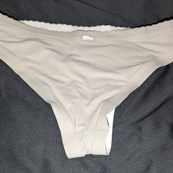 Lululemon Will the Wave Skimpy Bikini Bottom Size 2 White - Picture 9 of 11